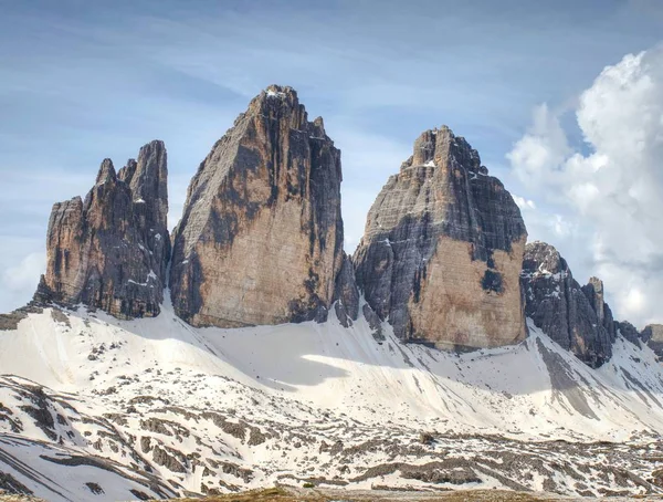 Fantastisk utsikt över alpina tre Cime di Lavaredo Massif. — Stockfoto