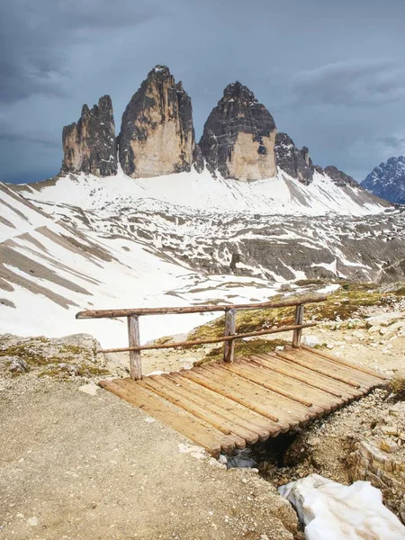 Fantastisk utsikt över alpina tre Cime di Lavaredo Massif. — Stockfoto