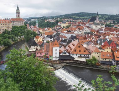 Cesky Krumlov eski şehir kale ve çatılar Kulesi