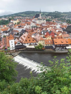Cesky Krumlov eski şehir kale ve çatılar Kulesi