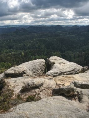 Doğal erozyon ve plaka ile oluşan kumtaşı kayaçlar 