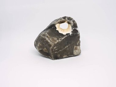 Içinde oyuk ile yontulmuş obsidyen taş, keskin çatlaklar çakmak