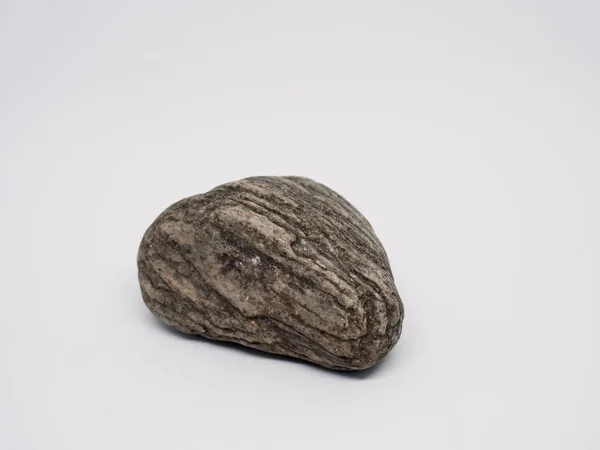 Macro mineral Stone med färgglada vener på en vit — Stockfoto