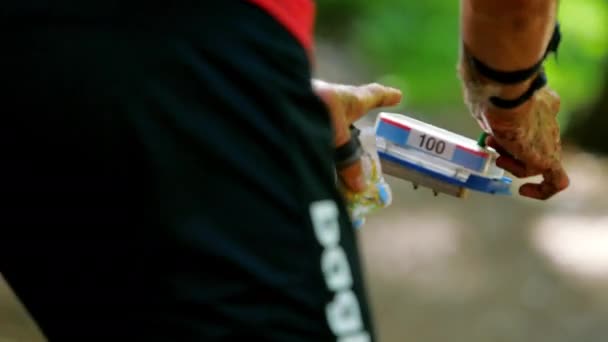 Couple Runners Check Point Prism Composter Orienteering Navigation Equipment — Stock Video