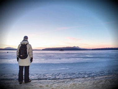 Uzun kız turist zirvenin başarılı başarı zevk