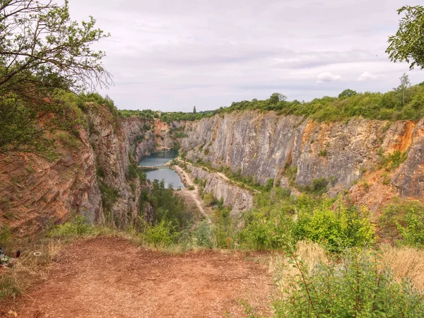 Velka Amerika, abandoned dolomite quarry South from Prague — Stock Photo, Image