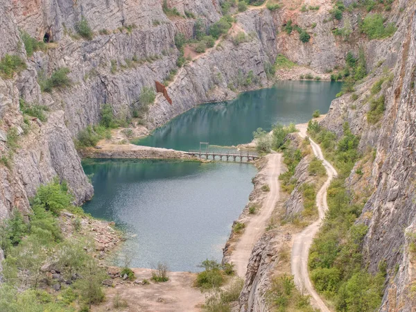 Velka Amerika dolomit-kőbánya a cementgyártáshoz. — Stock Fotó