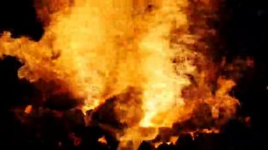 Nalbantın siyah kömür ocağı klasik at nalı ısıtıyor. Demirci dükkanında yanan ocak. 