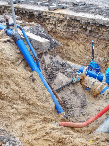 Výstavba podzemní šachty pro stavění ventilů na vodní trubce — Stock fotografie