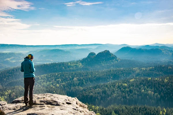 Жінка Успішно Ходить Гори Або Скелелазіння Горах Мотивація Натхнення Красивому — стокове фото
