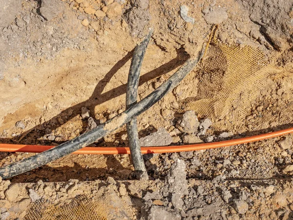 Tubo Segurança Com Cabos Fibra Óptica Bulding Site Com Trincheira — Fotografia de Stock