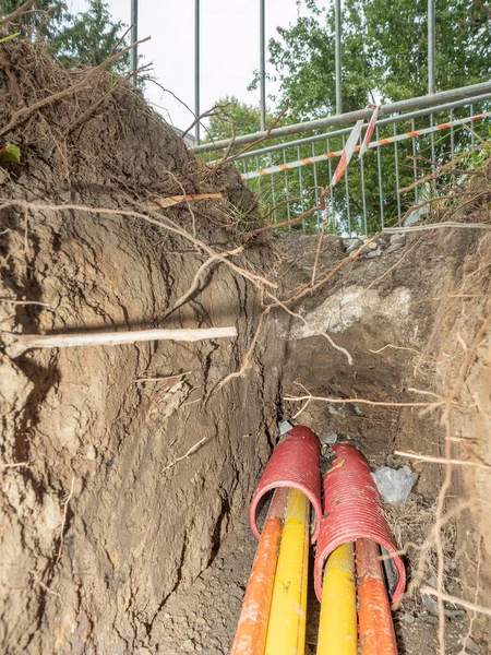 Building Lines Metallic Fiber Optic Cables Residential Area Fitting Ground — Stock Photo, Image