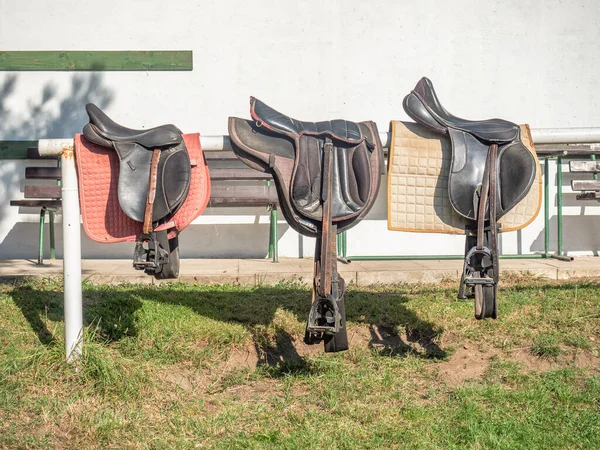 Leather Saddle Mooring Beam Stirrups Children Ridding School Horse Farm — Stock Photo, Image