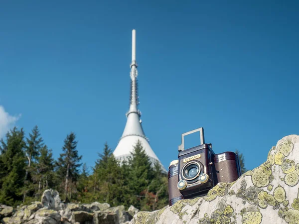 Klassiker Unter Den Filmkamerafotografen Jested Berg Und Sender Der Nähe — Stockfoto