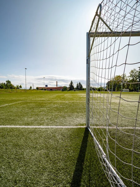 Campo Fútbol Luz Brillante Del Día Verano Zona Juegos Preparada —  Fotos de Stock