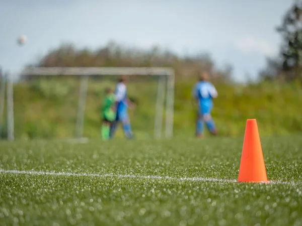 Zijlijn Van Een Outdoor Voetbalveld Oranje Kegel Signaal Speeltuin Grens — Stockfoto