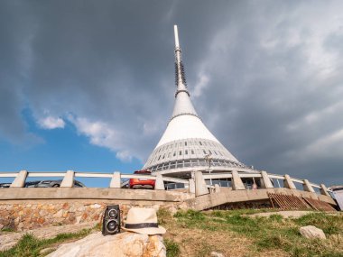 Klasik analog kamera Voigtlaender Superb ve Jested Mountain. 16 Eylül 2020, Çek Klasik Kamera kullanıcıları Jested moutain tepesinde etkinlik.