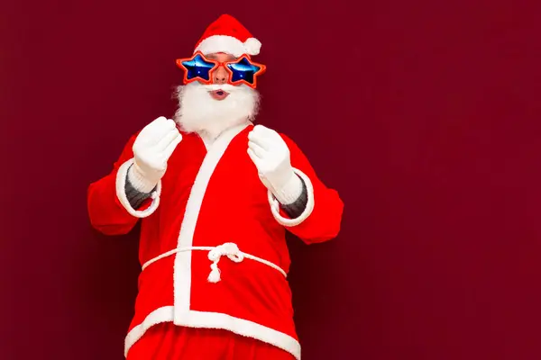 マーケティング プレゼント ギフト 12月 販売時間 サンタクロースは手でジェスチャーしてる — ストック写真
