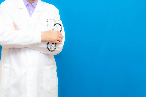 Widok Man Doktora Mundurze Stojącego Trzymającego Stetoskop Skopiuj Miejsce Tekst — Zdjęcie stockowe