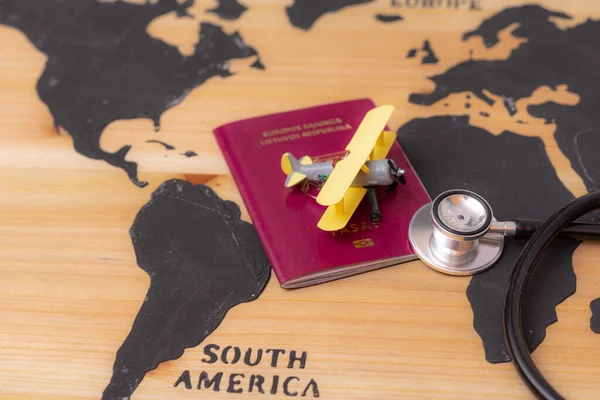 Vista Dall Alto Del Concetto Viaggio Medico Con Documento Passaporto — Foto Stock