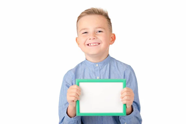 Bonito Sorridente Jovem Caucasiano Estudante Camisa Posando Estúdio Branco Isolado — Fotografia de Stock