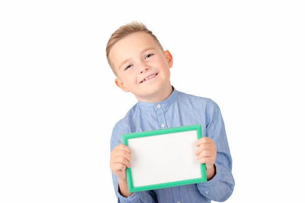 Bonito Sorridente Jovem Caucasiano Estudante Camisa Posando Estúdio Branco Isolado — Fotografia de Stock