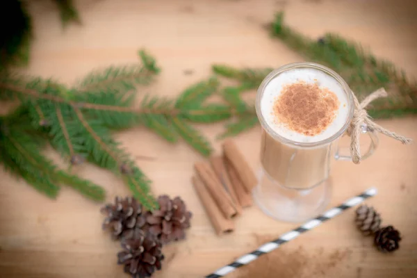 Top View Σοκολάτα Martini Cocktail Eggnog Κανέλα Και Σοκολάτα Ποτήρι — Φωτογραφία Αρχείου