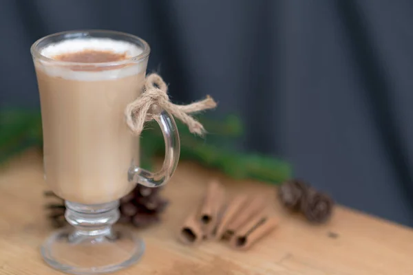 Chocolate Martini Cóctel Ponche Huevo Con Canela Chocolate Vaso Para — Foto de Stock