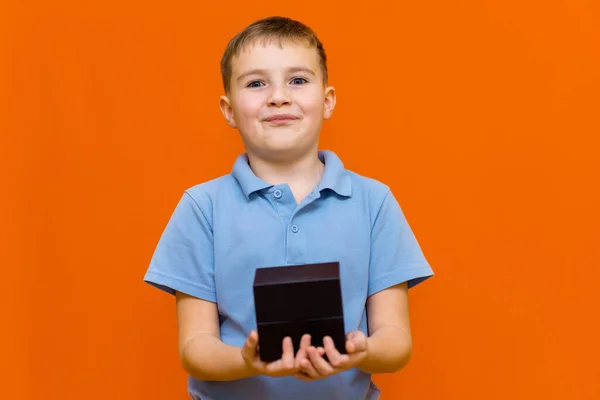 Bambino Shirt Con Regalo Nero Ragazza Madre San Valentino Festa — Foto Stock