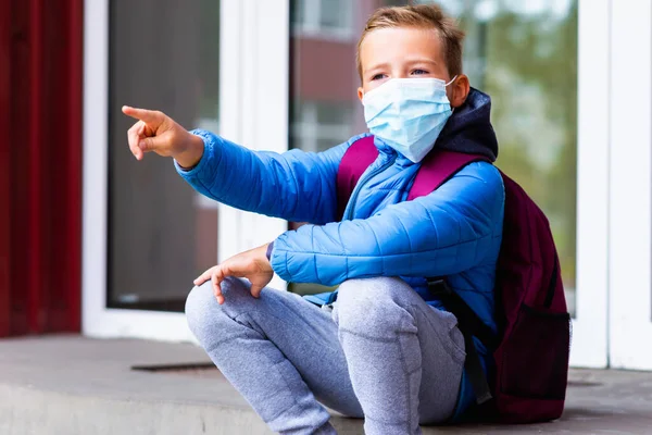 Niño Triste Escolar Niño Descansando Aire Libre Aburrido Estudiante Mirar — Foto de Stock