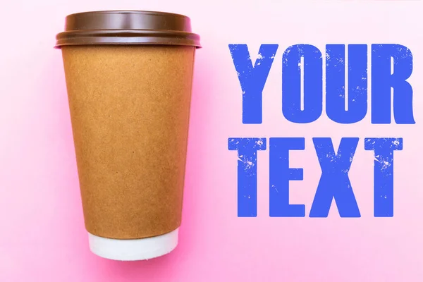 Kaffeetasse Aus Braunem Papier Auf Leuchtend Rosa Hintergrund Einfache Flache — Stockfoto