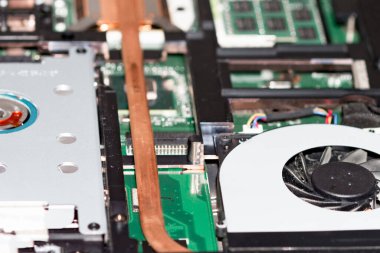 Modern bir dizüstü bilgisayarın tamiri için en iyi yöntem. Dizüstü bilgisayar performansını onar ve geri yükle.