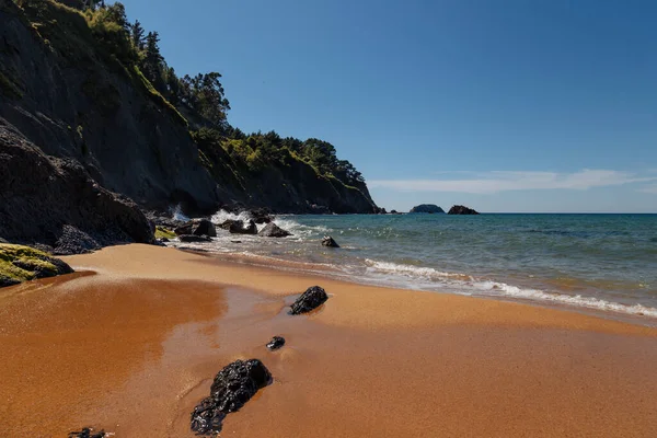 Paisaje Acantilados Rocas Costa Del Océano Atlántico Cantabria Hermoso Día — Foto de Stock