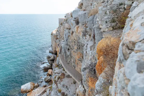 Klares Erstaunlich Azurblaues Meerwasser Mit Felsen Spanien Blick Auf Meereswellen — Stockfoto