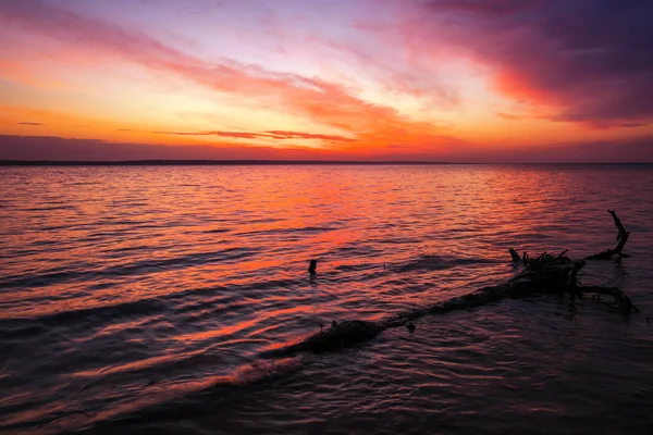 Vackert Vårlandskap Med Havskust Färgglad Solnedgång Himmel Och Stock Eller — Stockfoto