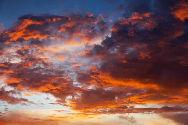 Красивое Яркое Красочное Небо Фотография Сделана Закате Красно Оранжевый Фон — стоковое фото