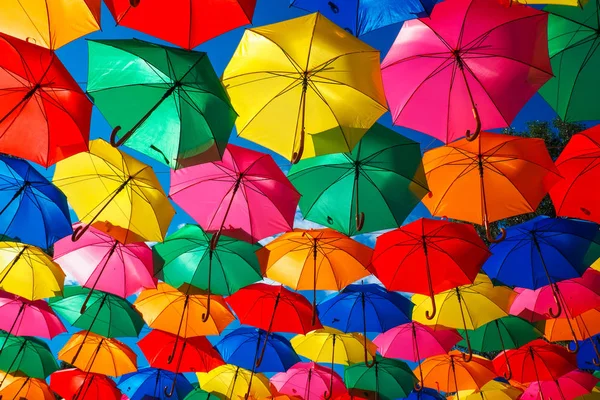 Montones Coloridos Paraguas Cielo Ciudad Decoración — Foto de Stock