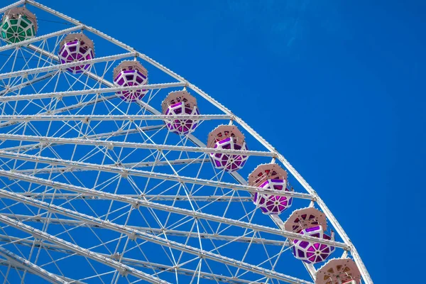 Roda Gigante Fundo Céu Azul Parque Diversões Fim Semana — Fotografia de Stock