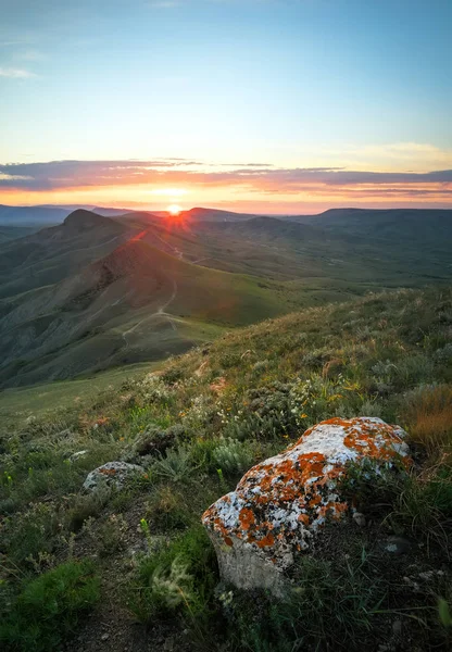 Horské Údolí Při Východu Slunce Přírodní Letní Krajina — Stock fotografie
