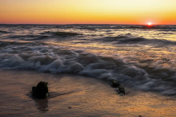 Bela Paisagem Com Mar Pôr Sol Madeira Deriva Composição Natureza — Fotografia de Stock