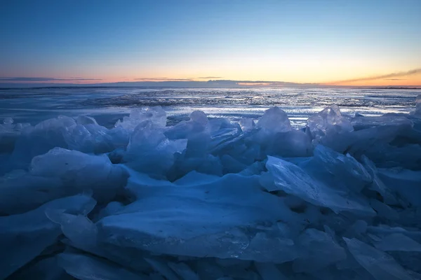 Vackert Vinterlandskap Med Solnedgång Sky Och Frusen Sjö Sammansättningen Naturen — Stockfoto