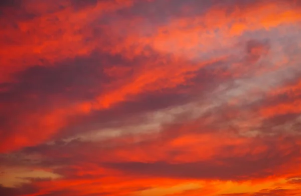 Céu Colorido Brilhante Bonito Foto Tirada Pôr Sol Fundo Vermelho — Fotografia de Stock