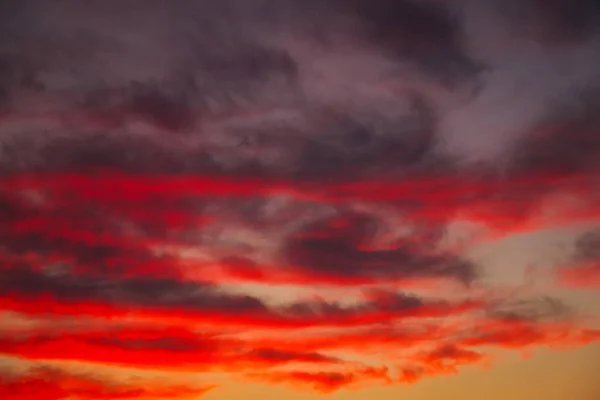 Piękne Jasne Kolorowe Niebo Zdjęcie Zrobione Zachód Słońca Czerwono Pomarańczowy — Zdjęcie stockowe