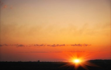 Sahada gün batımı. Doğanın bileşimi