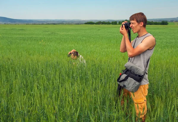 Two photographers takes a pictures of nature — Stock Photo, Image