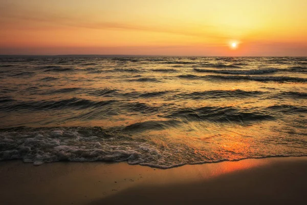 다채로운 바다 해변 일출입니다. 바다 위에 새벽. 자연 합성 — 스톡 사진