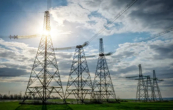Silhouette High voltage electric towers. High-voltage power line — Stock Photo, Image