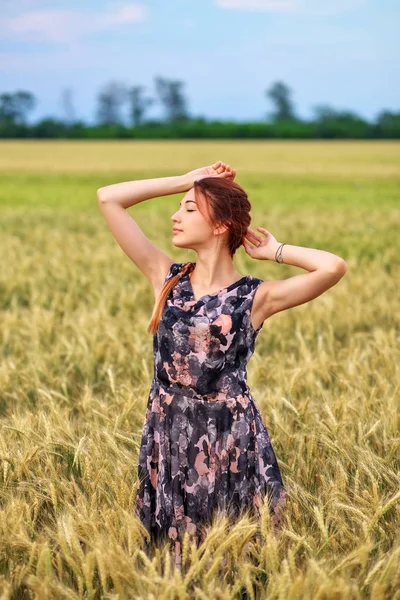 Cute attractive young girl on wheat field during sunset. Pensive — Stock Photo, Image