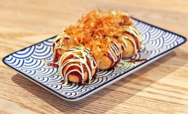 Takoyaki bir buğday unu-b yapılmış bir top şeklinde Japon çerez