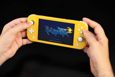 Moskova, Rusya - 10 Ekim 2019: Nintendo Switch Lite, Ninte